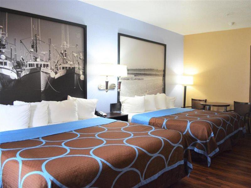 Super 8 By Wyndham Galveston Hotel Exterior photo
